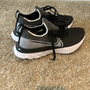 Women’s Nike Infinity React fly knit - Size 7